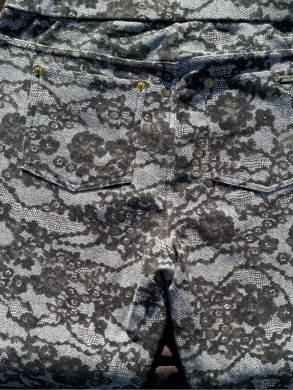 MICHAEL Michael Kors Gray and Black Lace-Pattern Leggings - Picture 3 of 6